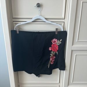 Shein black skort with floral design, size 3X (18), NWOT